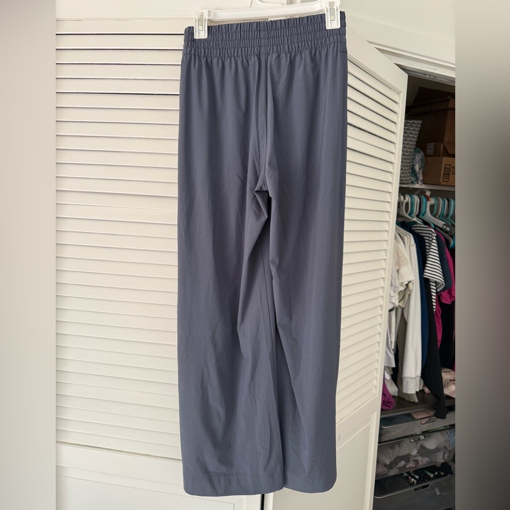 Vuori Villa Wideleg Pants in Azure, size Small *Short length inseam* - Picture 2 of 3